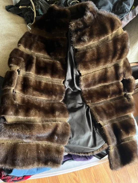Bergdorf Goodman fur cape - Picture 5 of 5